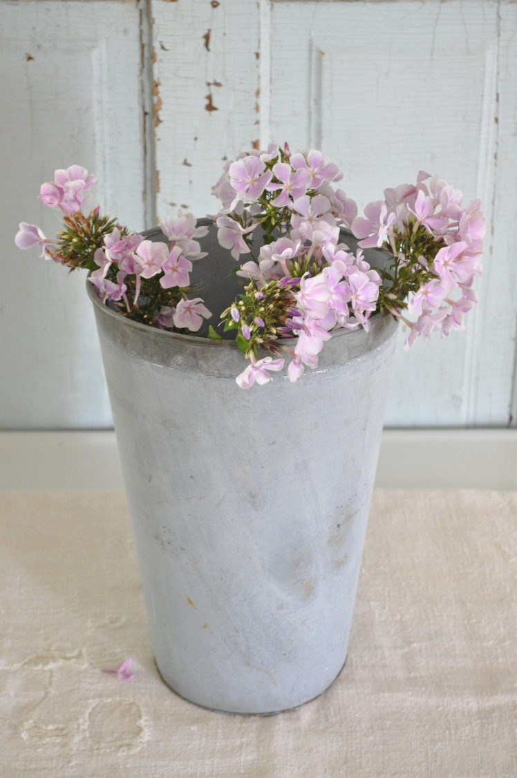 Becky's Farmhouse Galvanized Vase 3